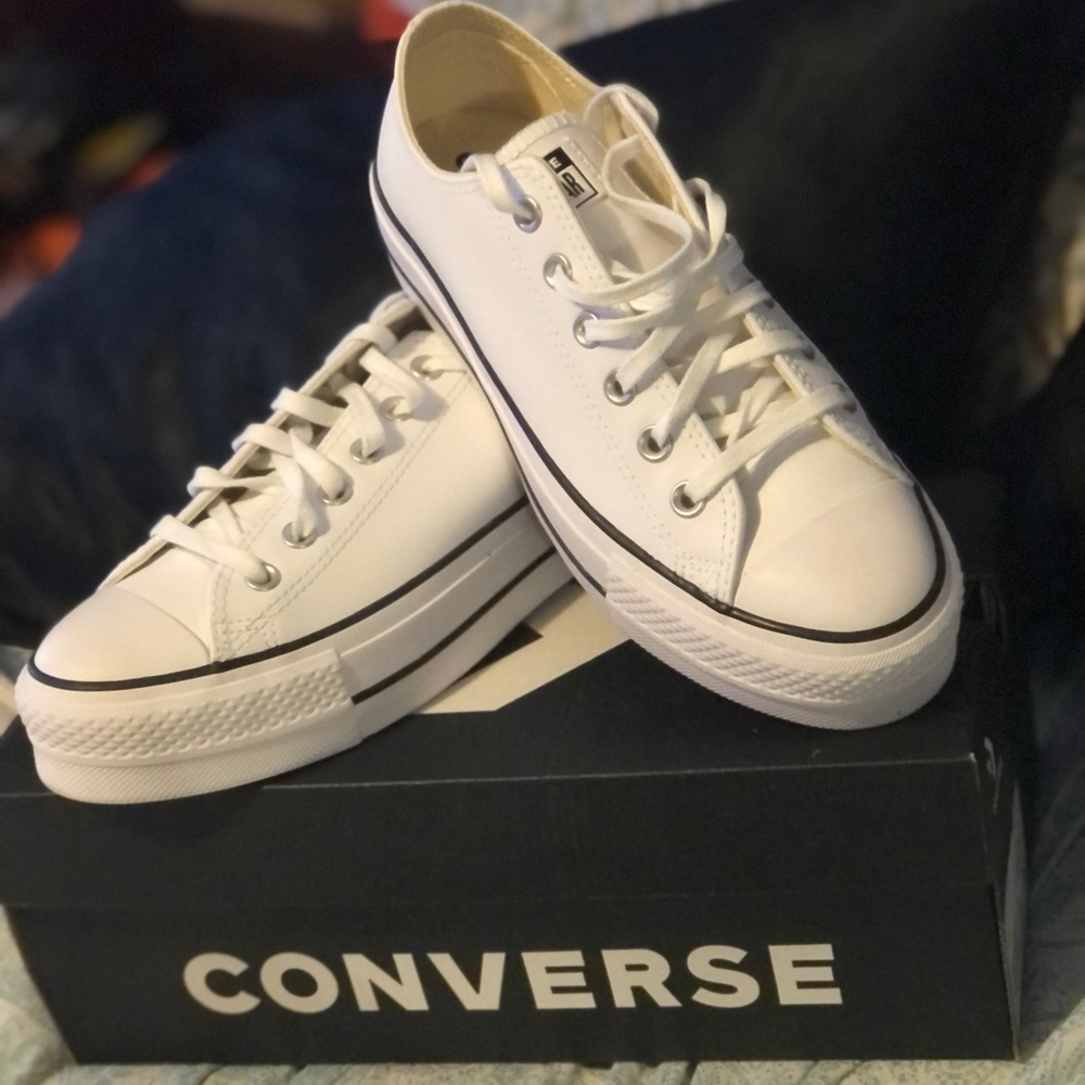 *BRAND NEW* Still in box LEATHER CONVERSE PLATFORMS